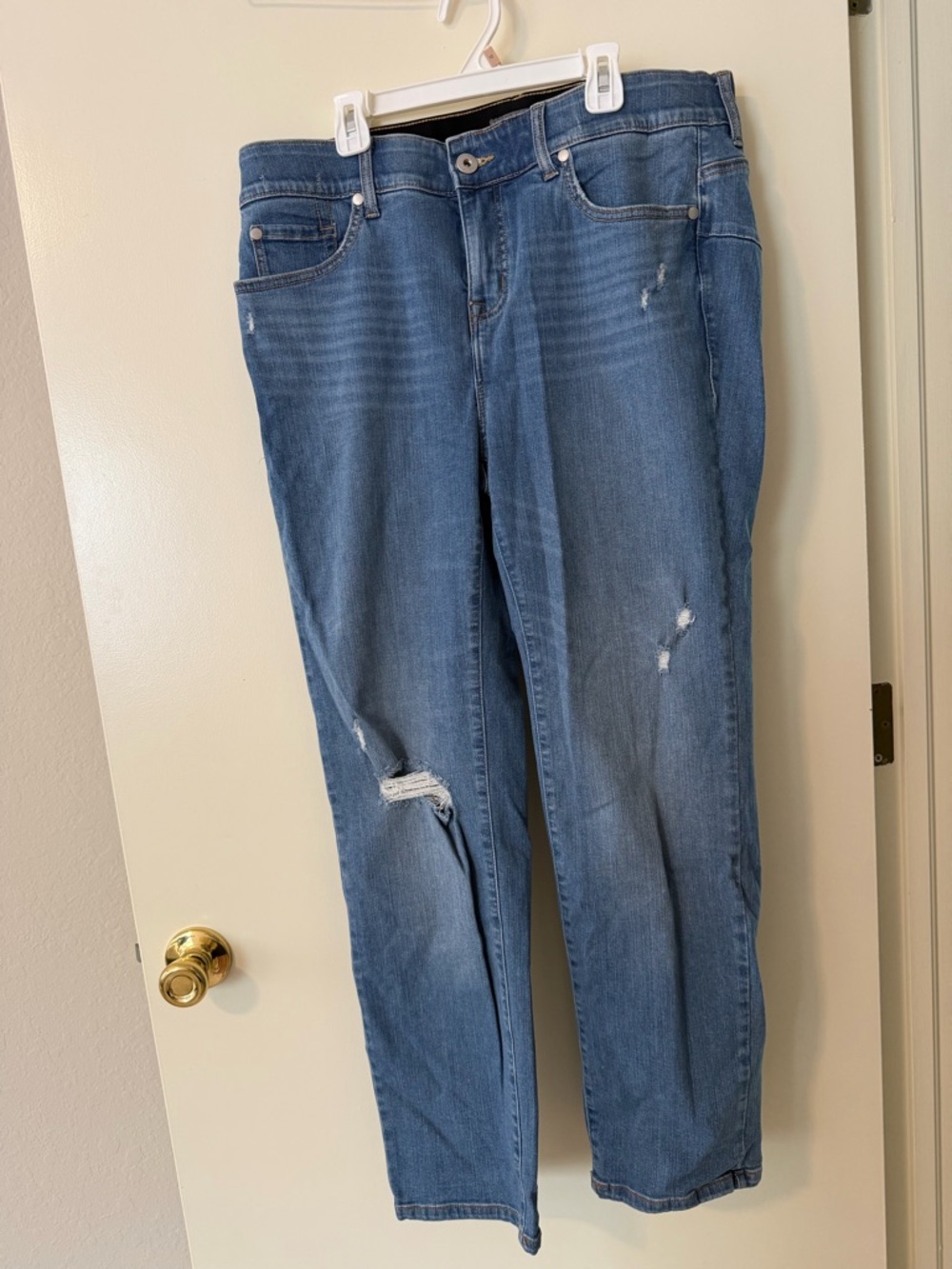 Torrid Bombshell Straight Distressed Women’s Jeans